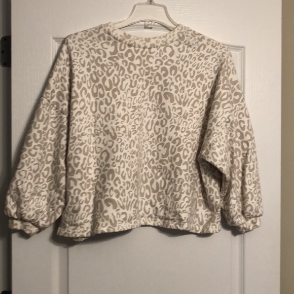 Time and Tru Cheetah sweatshirt with balloon sleeves - Picture 4 of 5